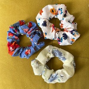 Floral Hair Scrunchies🌸